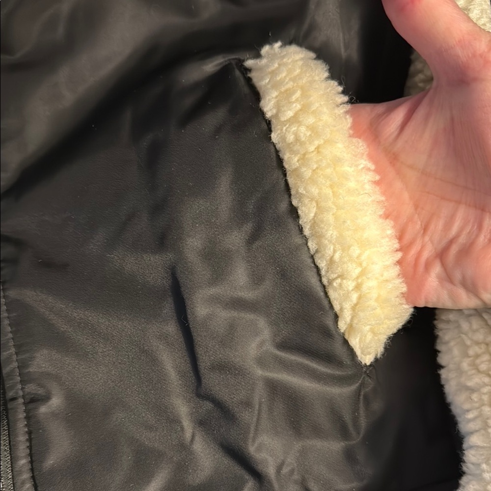 ♥️CAbi Charisma Bomber Jacket♥️ - Picture 9 of 10